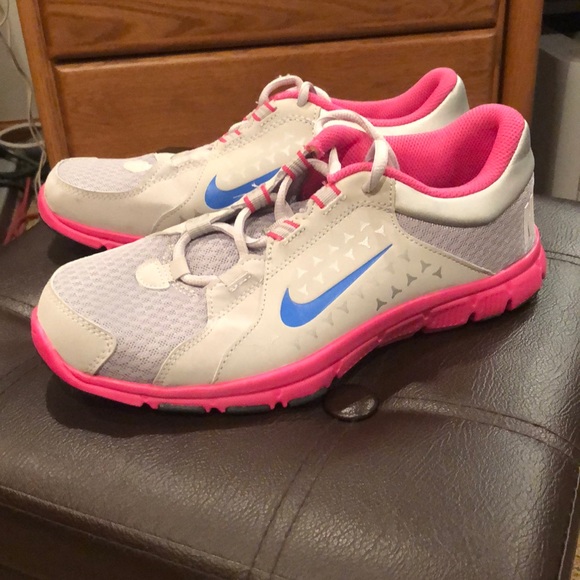 Nike Shoes - Nike women’s shoes, size 7